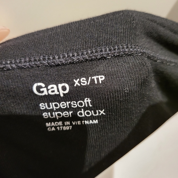 Gap Top - Picture 3 of 3